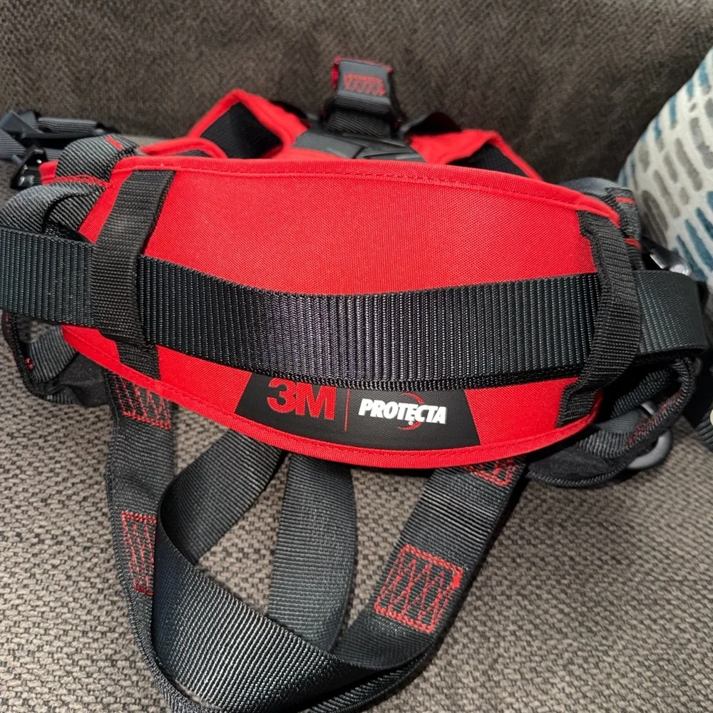 3M Protecta Red Safety Harness - Picture 2 of 3